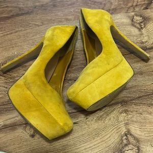 Jessica Simpson yellow suede platform pumps